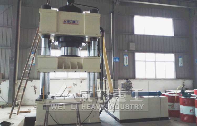 玻璃鋼汽車保險(xiǎn)杠液壓機(jī)